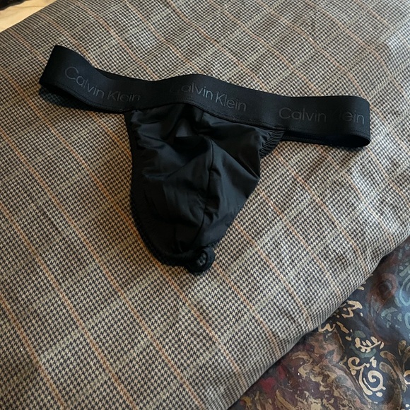 Calvin Klein Black lace thong- size small - Picture 5 of 13